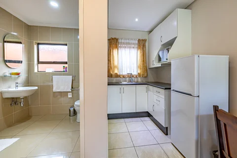 Robin Room | The Aviary 2 Complex | Botleng Guest House