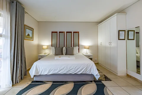 Robin Room | The Aviary 2 Complex | Botleng Guest House