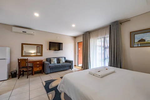 Robin Room | The Aviary 2 Complex | Botleng Guest House