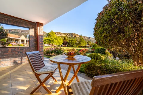 Rose Garden Suite | Botleng Guest House