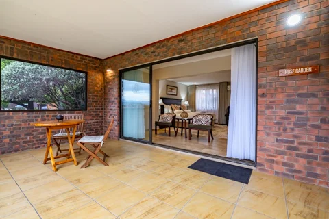 Rose Garden Suite | Botleng Guest House